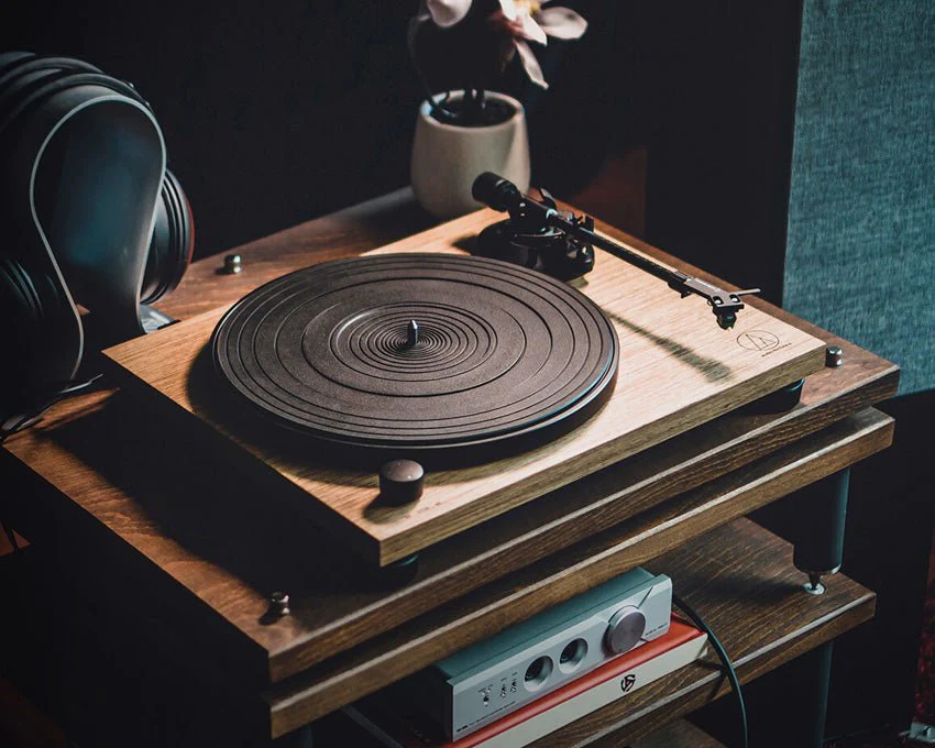 Audio Technica AT-LPW40WN Fully Manual Belt-Drive Turntable - Image 4