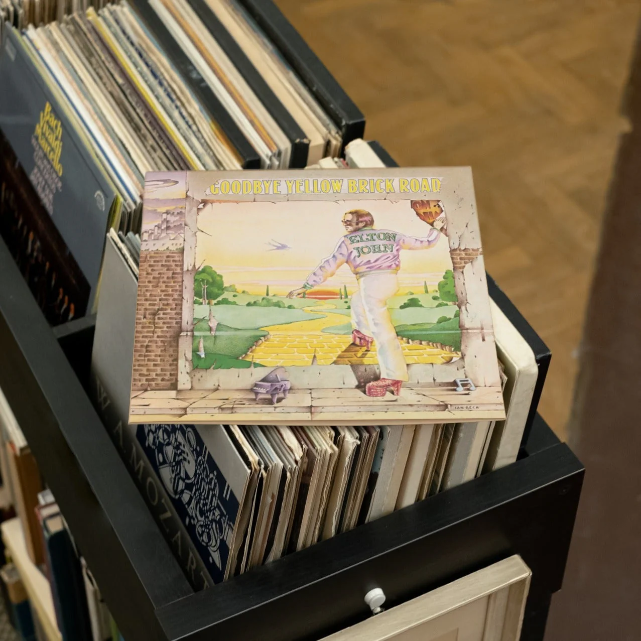 Elton John - Goodbye Yellow Brick Road - Vinyl LP Record - Image 2