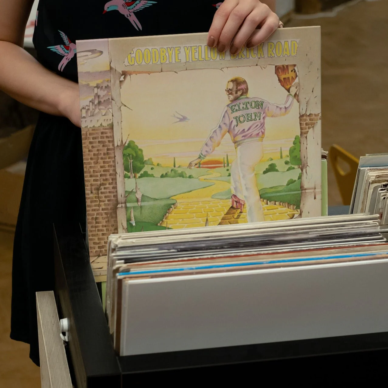 Elton John - Goodbye Yellow Brick Road - Vinyl LP Record - Image 4