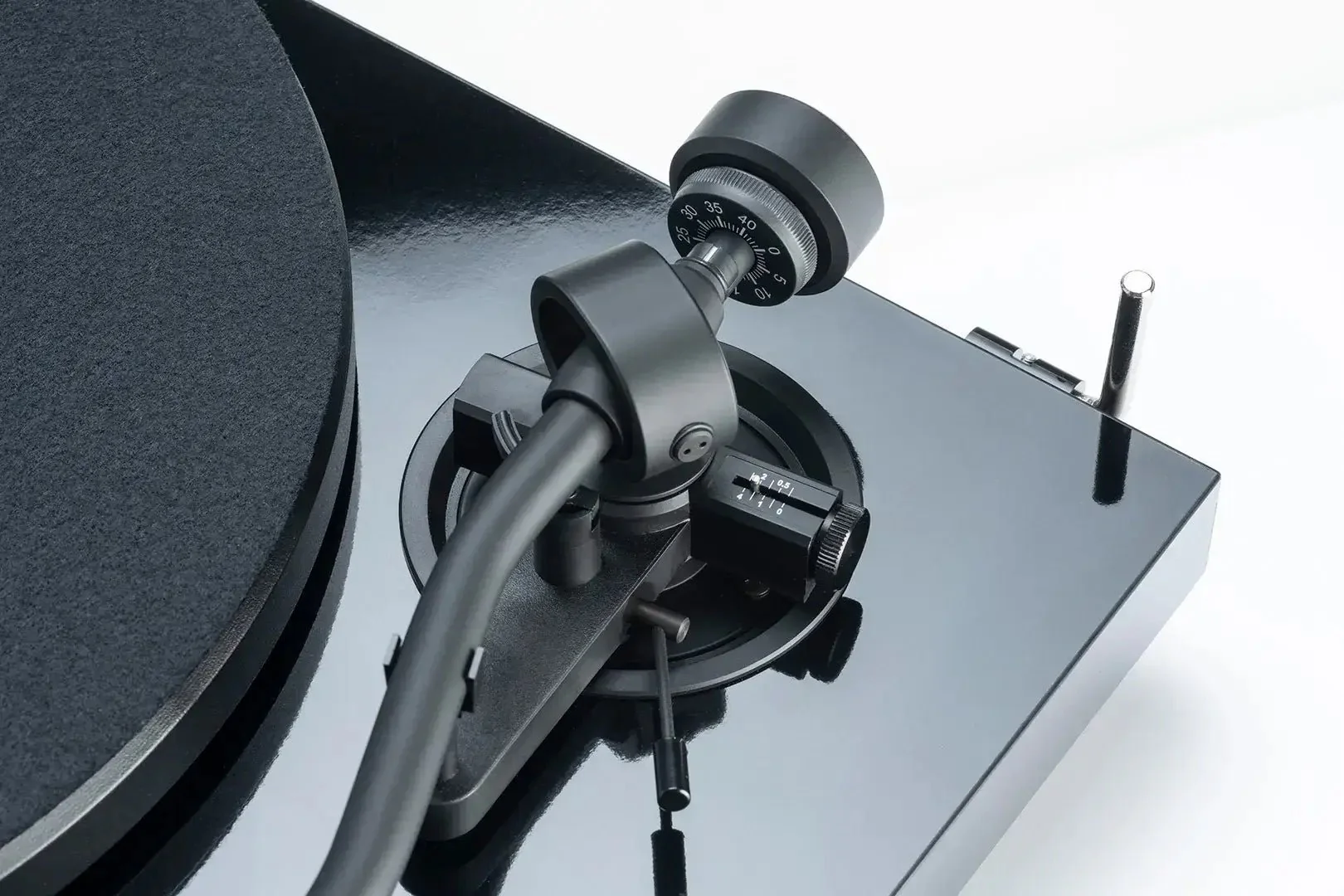 Encel S Turntable with Ortofon 2M Red Cartridge - Image 2