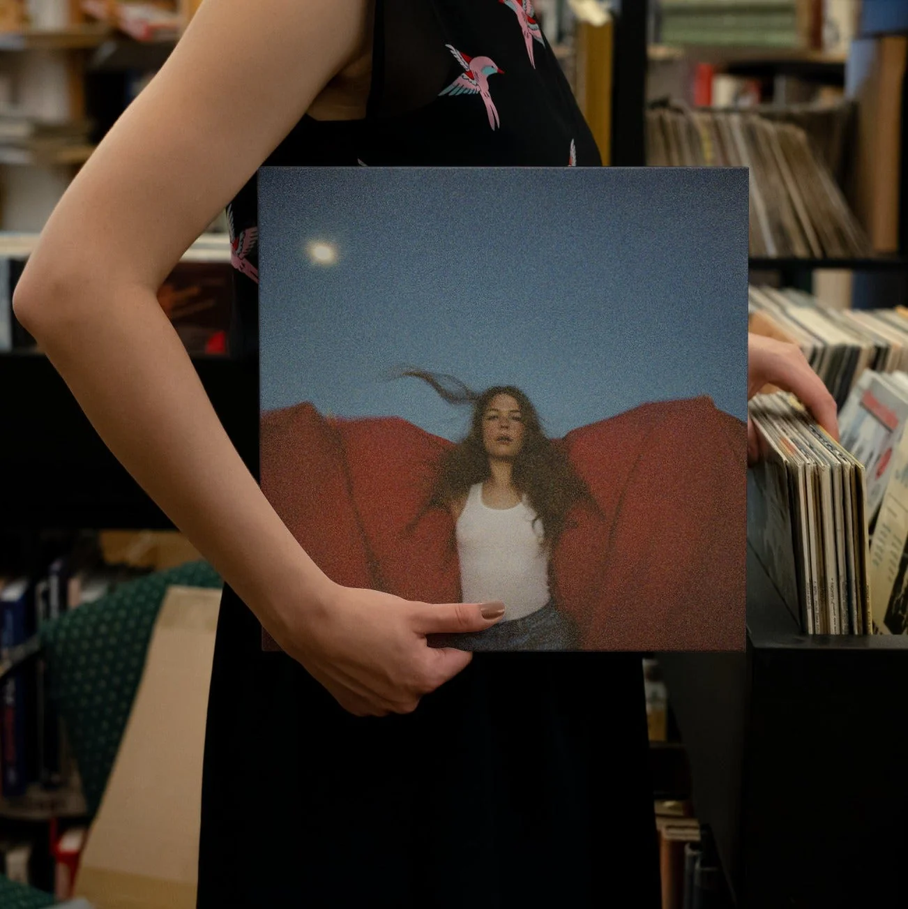 Maggie Rogers - Heard It In A Past Life - 5th Anniversary Blue Vinyl LP Record with Bonus Red 7" & Poster - Image 3