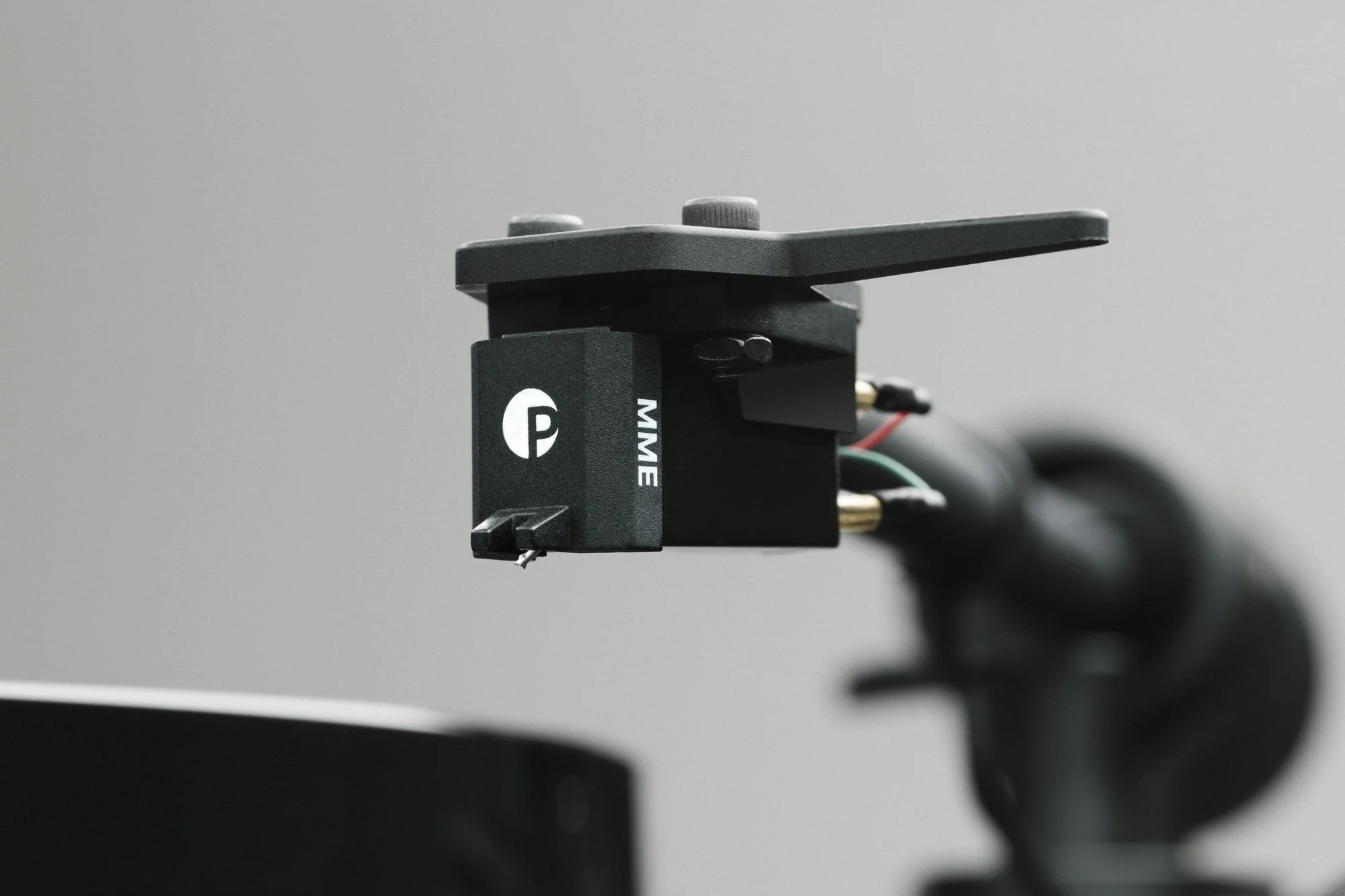Pro-Ject E1 BT Turntable with Pick It MM E Cartridge - Image 4