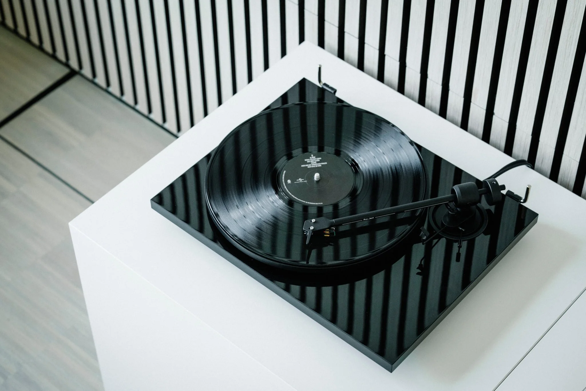 Pro-Ject E1 BT Turntable with Pick It MM E Cartridge - Image 6
